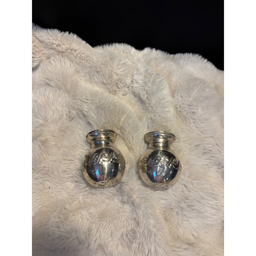 Vintage Mayflower Weighted Silver Plate Salt and Pepper Shakers Floral Repousse